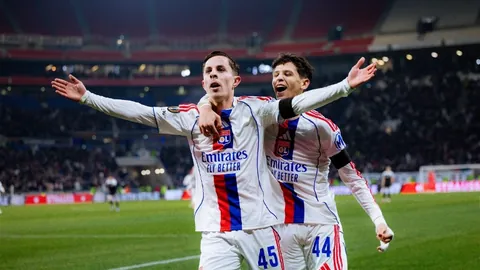 中国男篮在亚洲杯三人篮球赛中摘得银奖